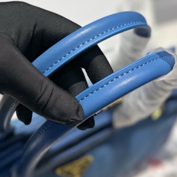 Prada handbags, chain bags - Picture 6 of 8